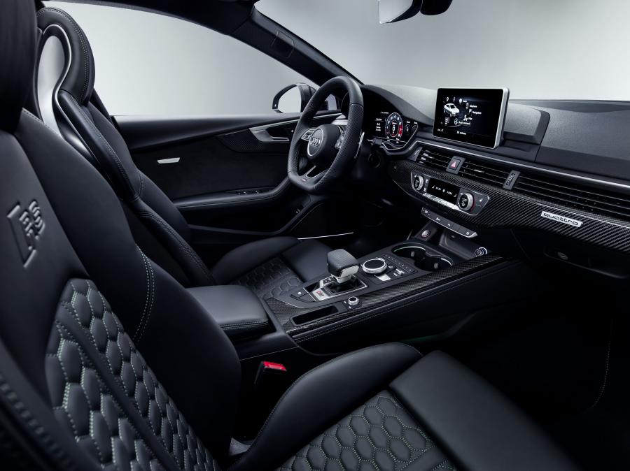 Интерьер Audi RS5 Sportback 2018 года  (NA) (фото 3 из 40)